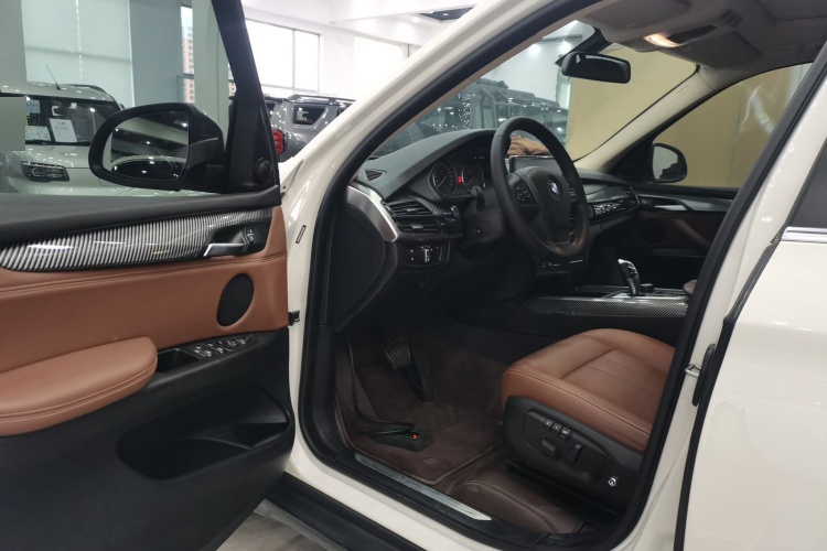 2021 BMW X5 - Main View