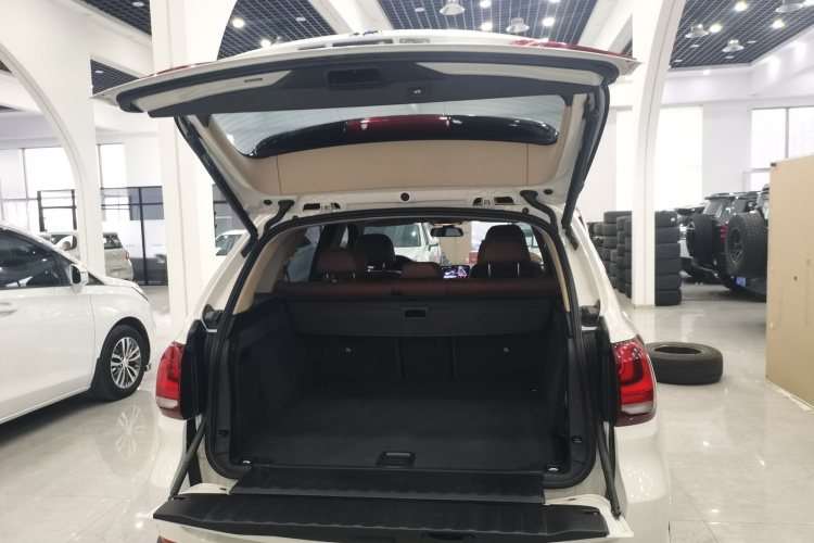 2021 BMW X5 - Main View