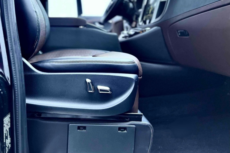 2020 Mercedes-Benz V-Class - Main View