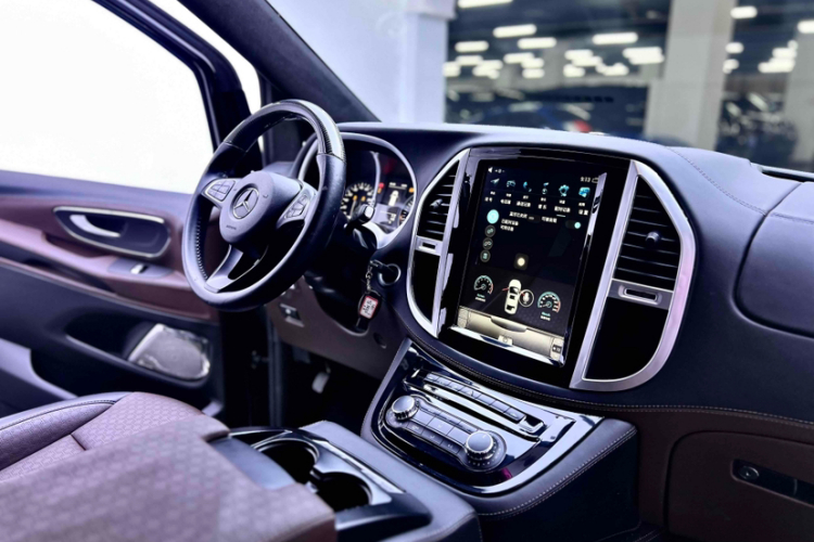 2020 Mercedes-Benz V-Class - Main View