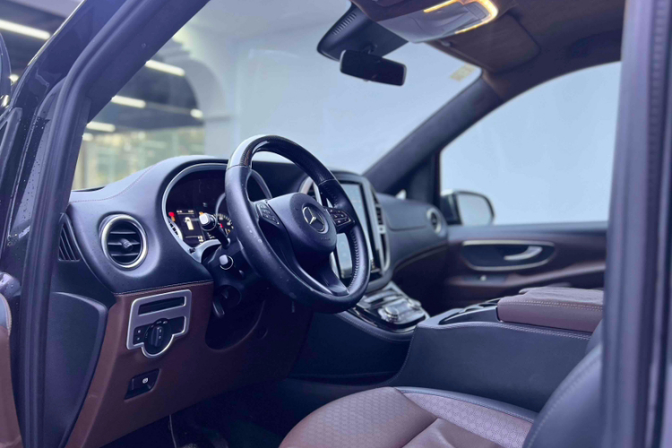 2020 Mercedes-Benz V-Class - Main View