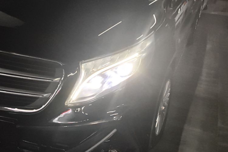 2020 Mercedes-Benz V-Class - Main View