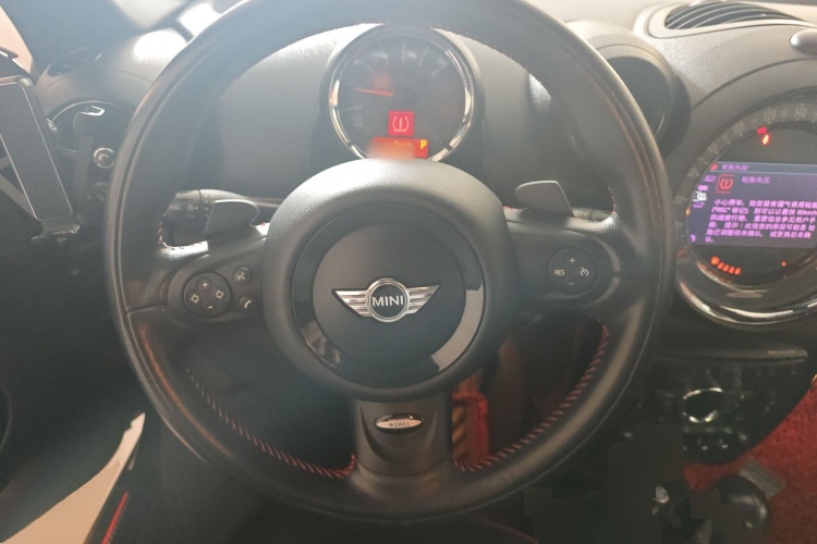 2014 MINI JCW COUNTRYMAN - Main View