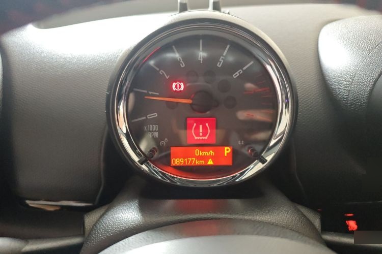 2014 MINI JCW COUNTRYMAN - Main View
