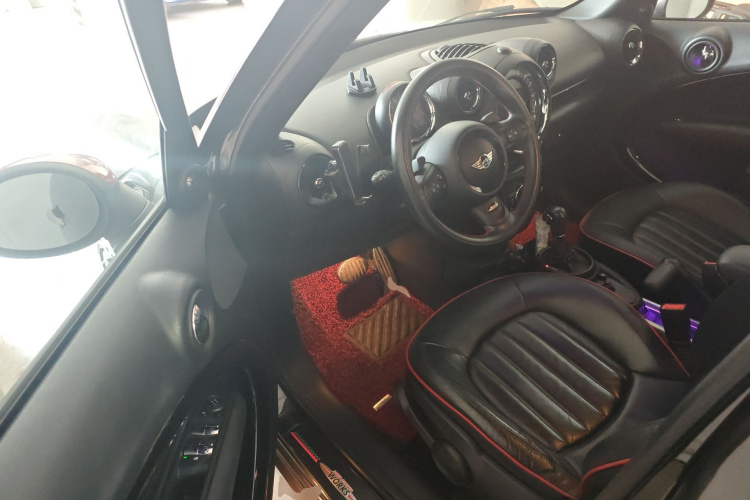 2014 MINI JCW COUNTRYMAN - Main View