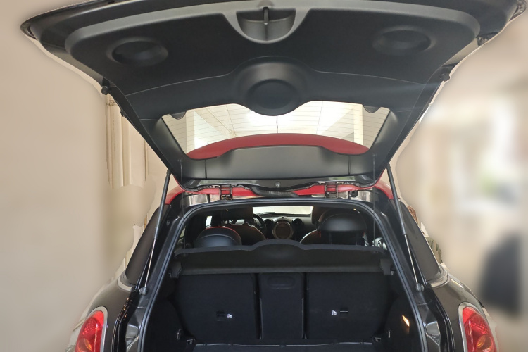 2014 MINI JCW COUNTRYMAN - Main View