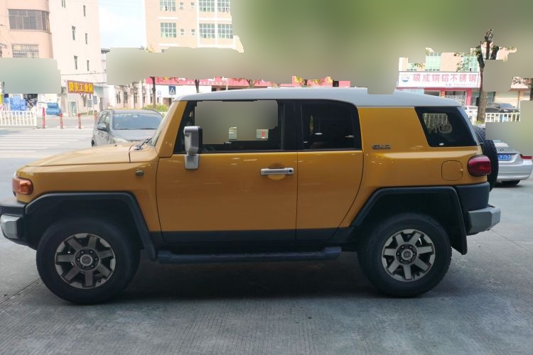 2013 Toyota FJ 酷路泽 - Main View