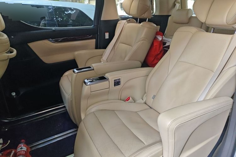 2018 Toyota Alphard - Main View