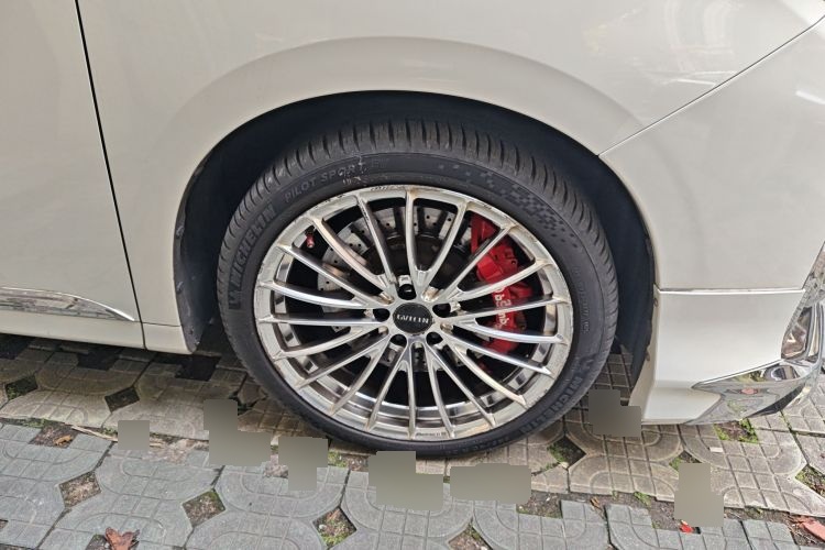 2018 Toyota Alphard - Main View