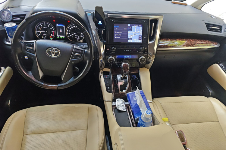 2018 Toyota Alphard - Main View