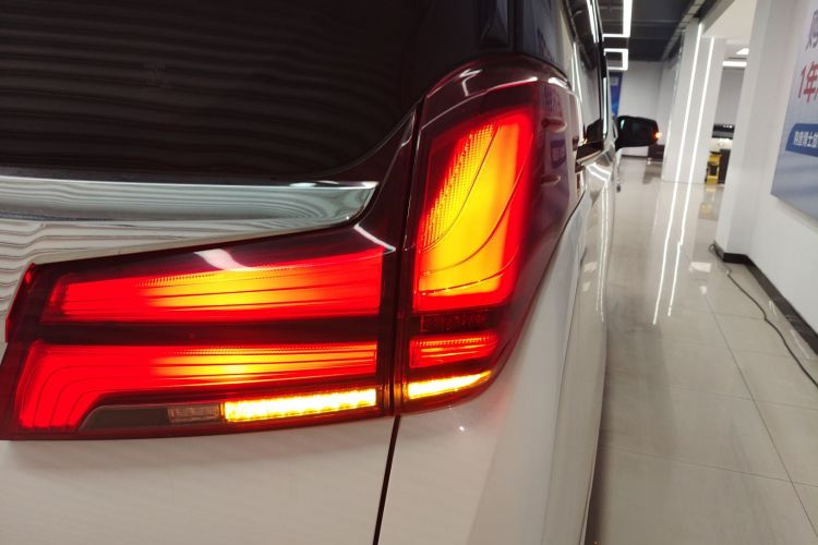 2019 Toyota Alphard - Main View