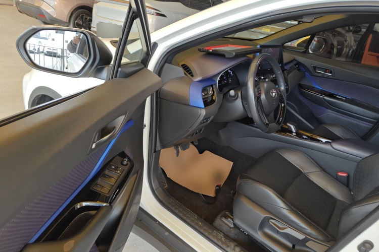 2020 Toyota C-HR EV - Main View