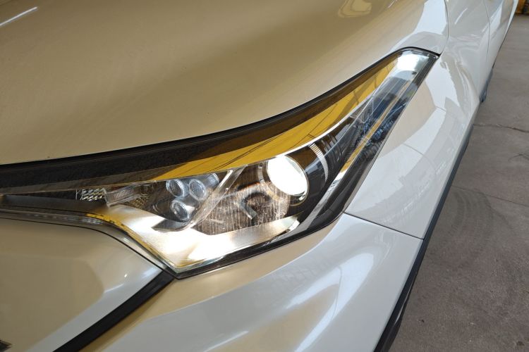 2020 Toyota C-HR EV - Main View