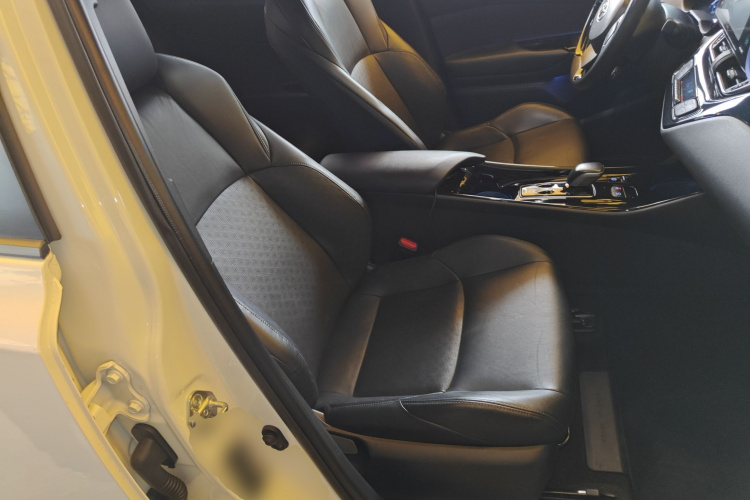 2020 Toyota C-HR EV - Main View