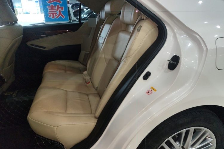 2015 Toyota Crown - Main View