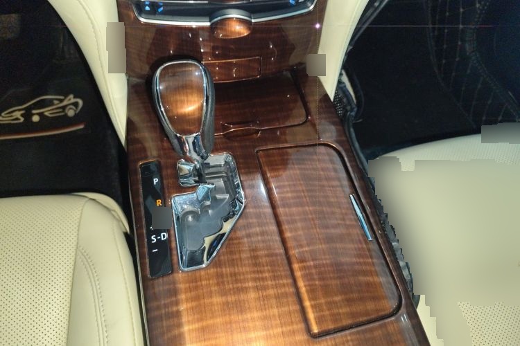 2015 Toyota Crown - Main View