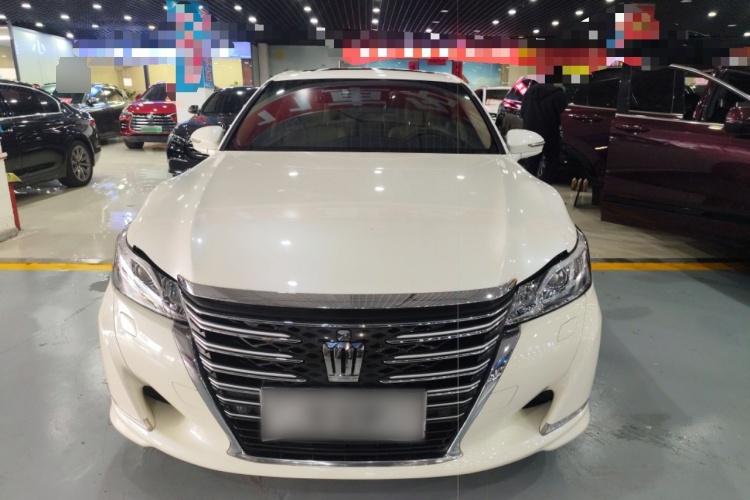 2015 Toyota Crown - Main View