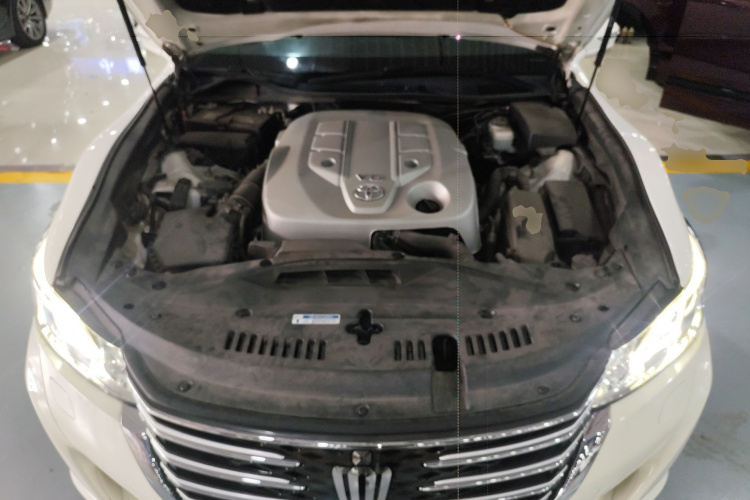 2015 Toyota Crown - Main View