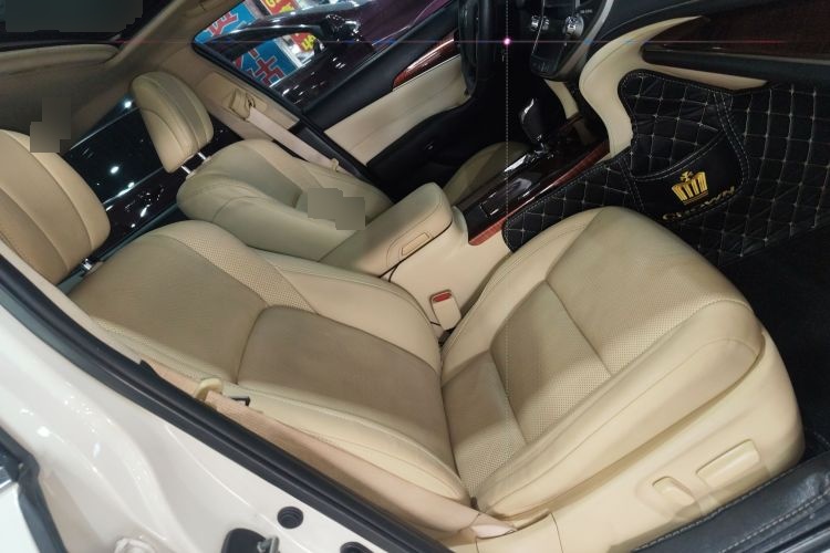 2015 Toyota Crown - Main View
