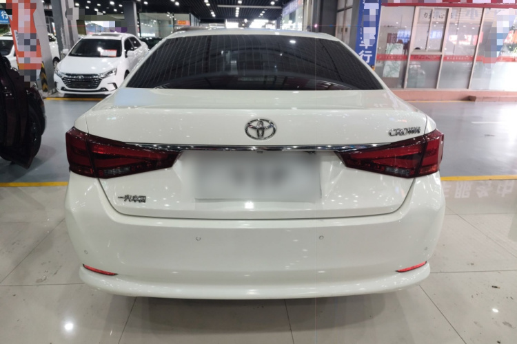 2015 Toyota Crown - Main View