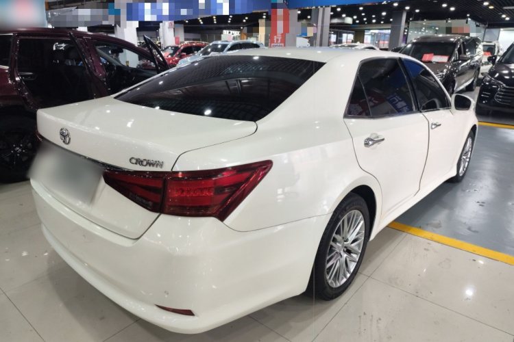 2015 Toyota Crown - Main View
