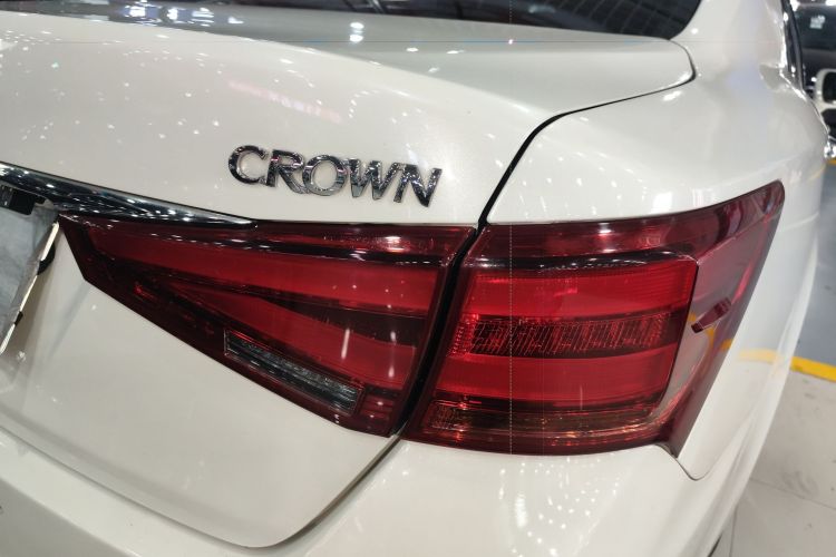 2015 Toyota Crown - Main View
