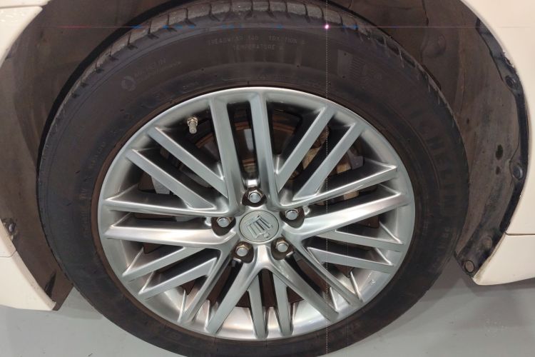 2015 Toyota Crown - Main View