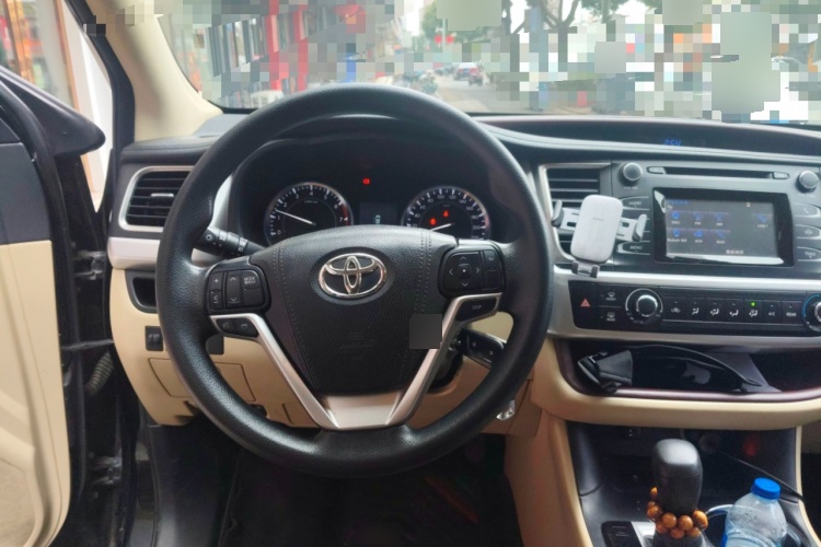 2015 Toyota Highlander - Main View