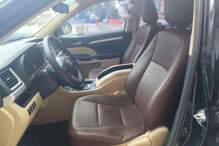 2015 Toyota Highlander - Main View