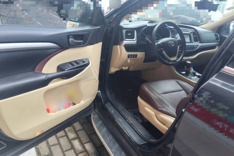 2015 Toyota Highlander - Main View