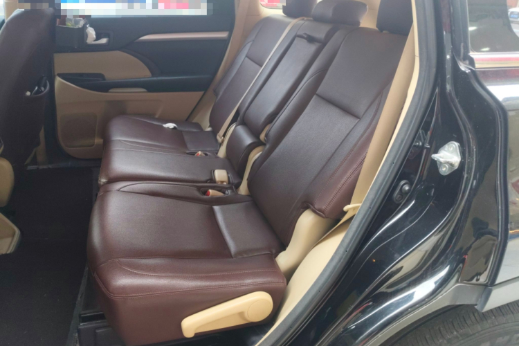 2015 Toyota Highlander - Main View