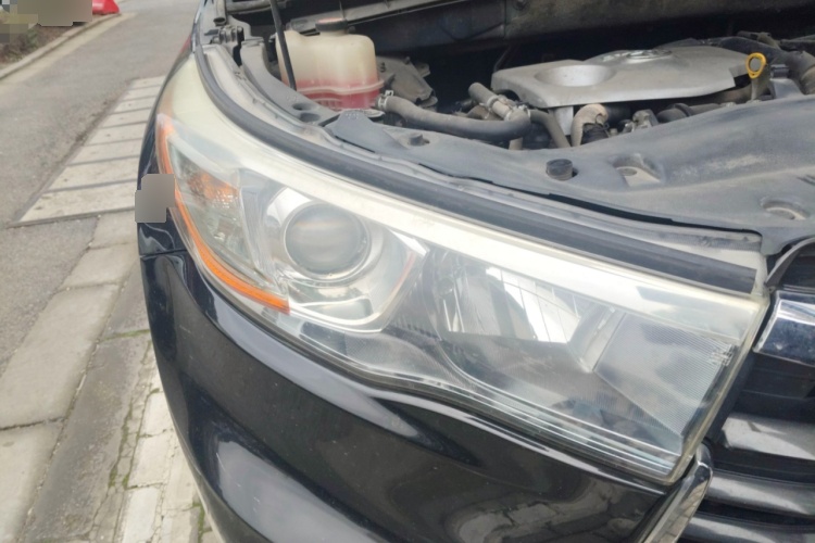 2015 Toyota Highlander - Main View