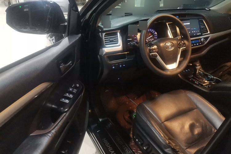 2018 Toyota Highlander - Main View