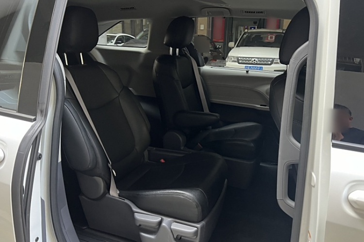 2023 Toyota Sienna - Main View