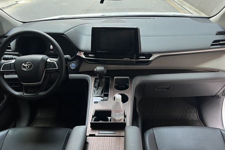 2023 Toyota Sienna - Main View