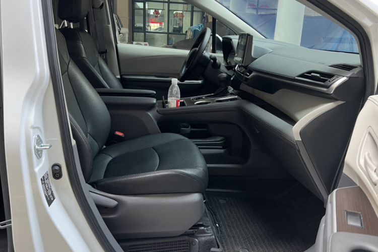 2023 Toyota Sienna - Main View