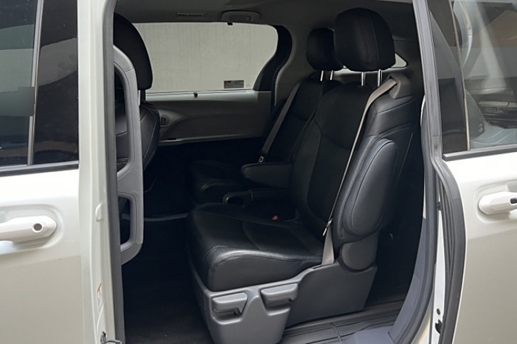 2023 Toyota Sienna - Main View