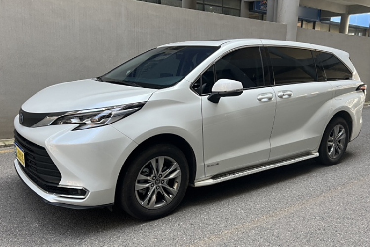 2023 Toyota Sienna - Main View