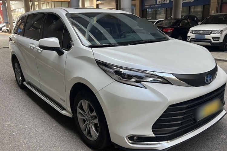 2023 Toyota Sienna - Main View