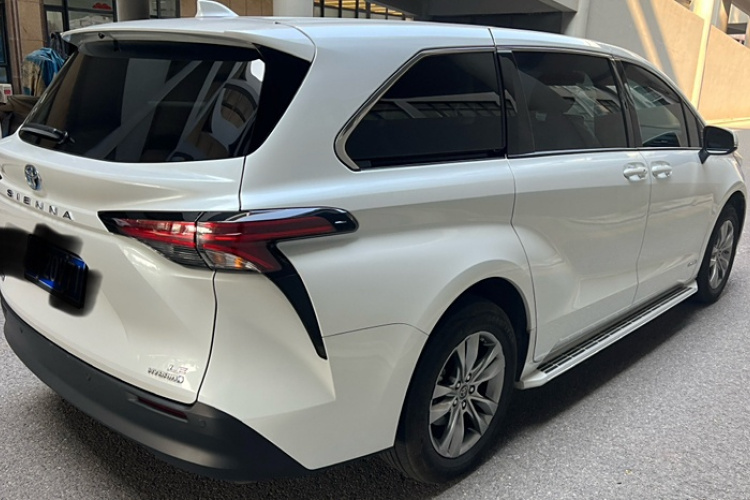 2023 Toyota Sienna - Main View