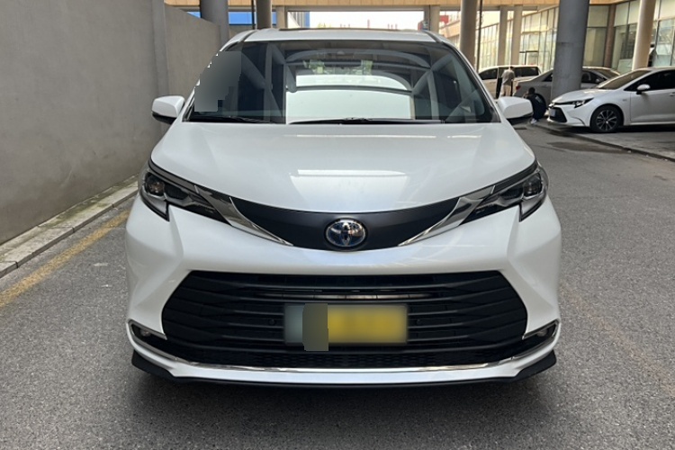 2023 Toyota Sienna - Main View