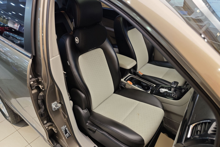 2017 Chevrolet Captiva - Main View