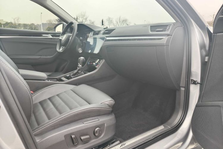 2022 Skoda Superb - Main View