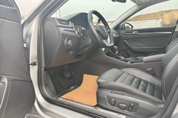 2022 Skoda Superb - Main View