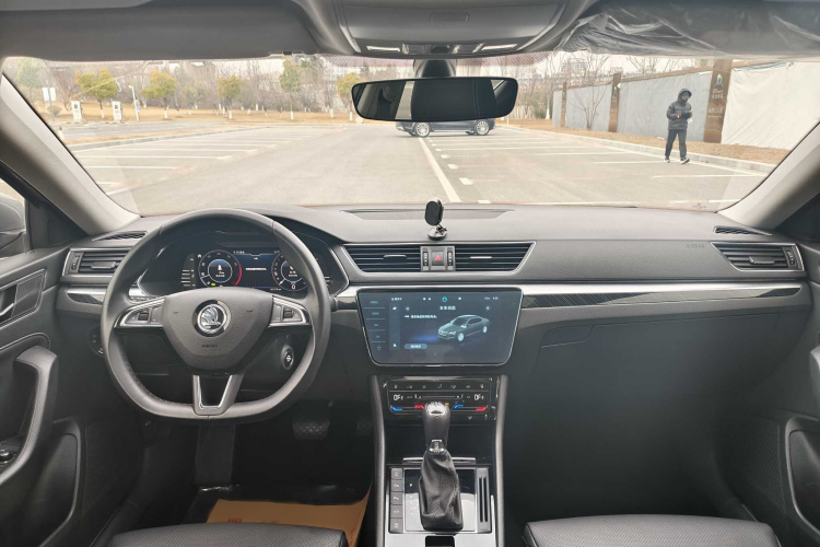 2022 Skoda Superb - Main View