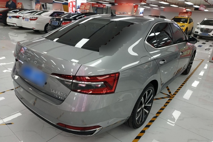 2022 Skoda Superb - Main View