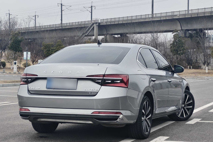 2022 Skoda Superb - Main View
