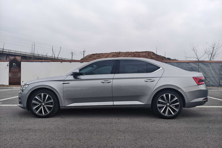 2022 Skoda Superb - Main View