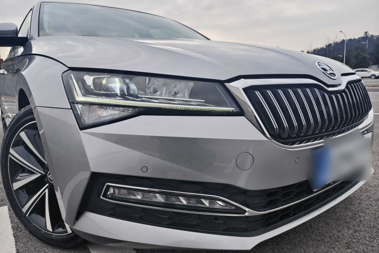 2022 Skoda Superb - Main View