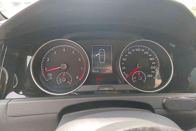 2018 Volkswagen Golf - Main View